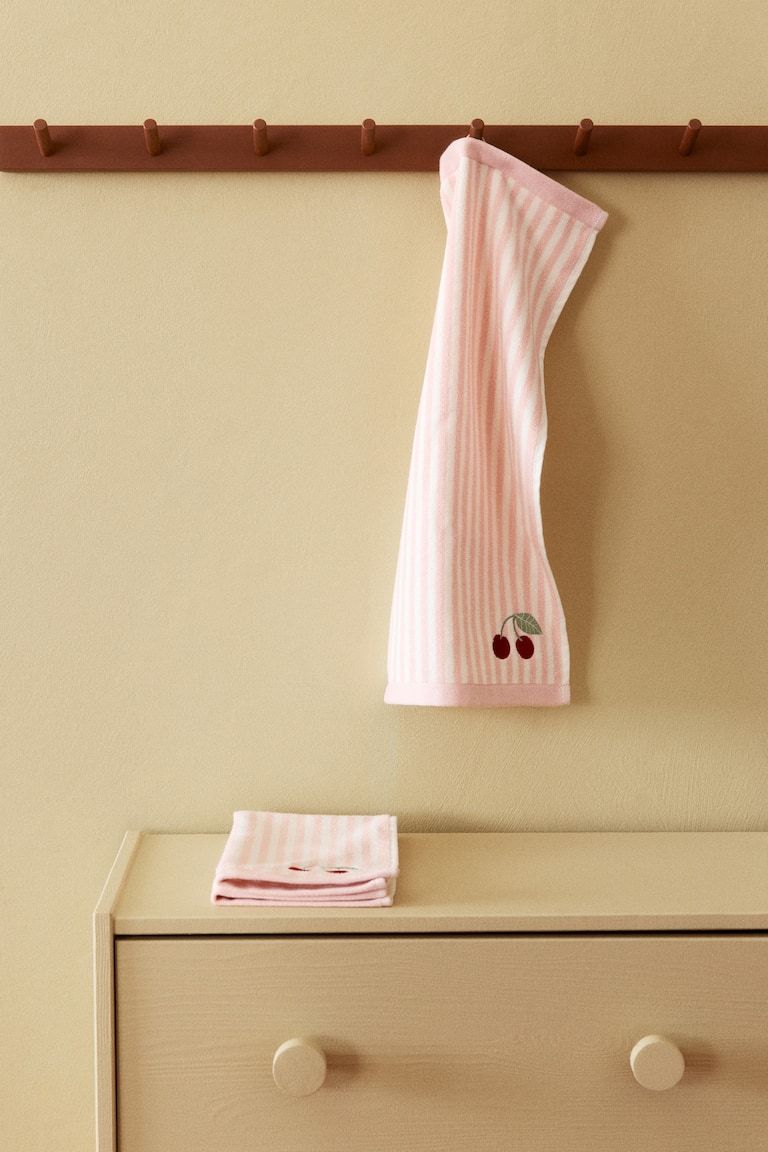 2-Pack Embroidered-Detail Guest Towels