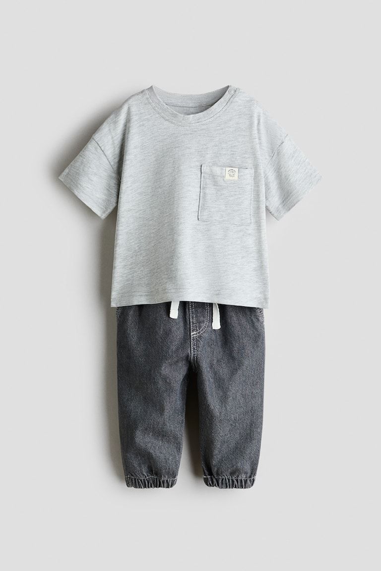 2-Piece T-Shirt and Joggers Set