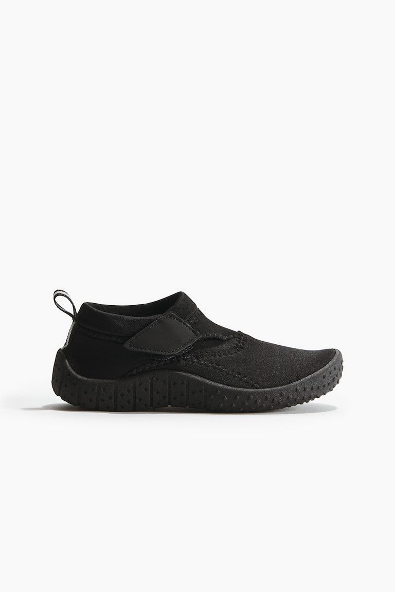 Anti-slip swim shoes