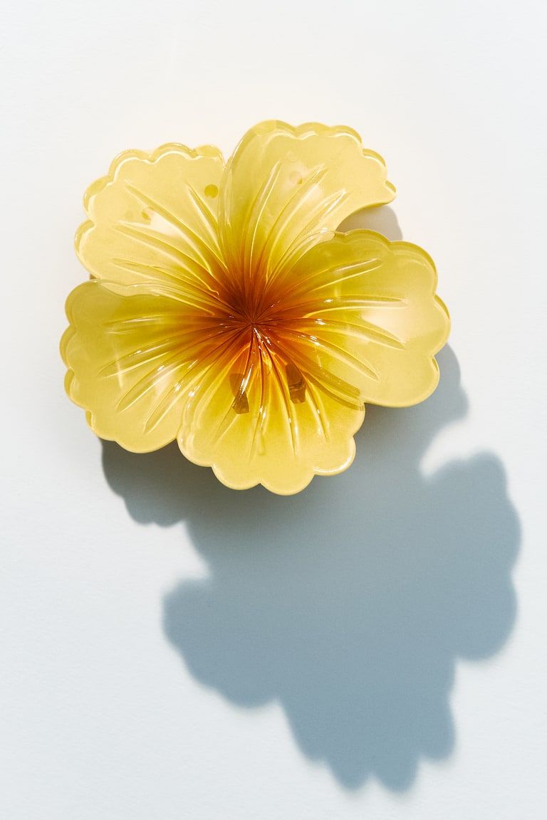 Flower-Shaped Hair Claw