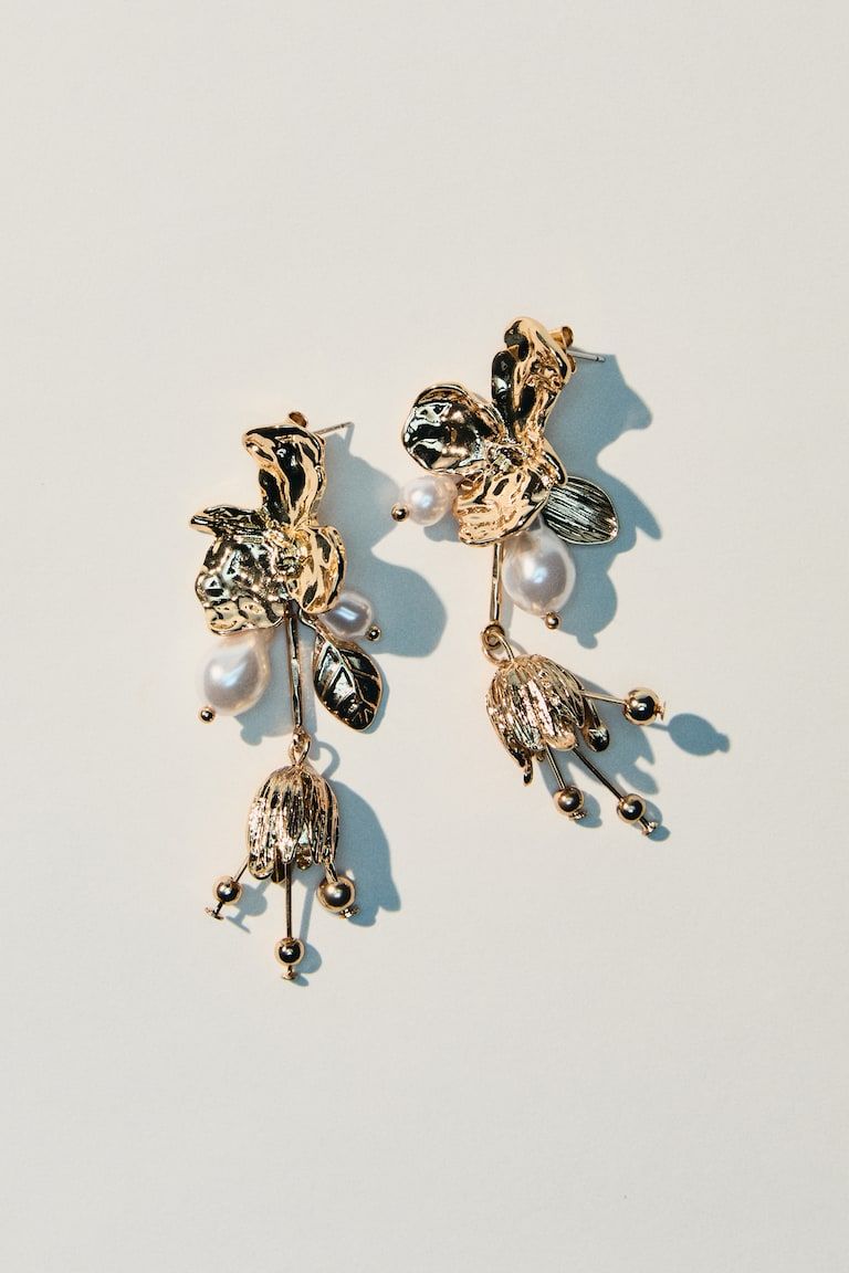 Flower-Shaped Pendant Earrings