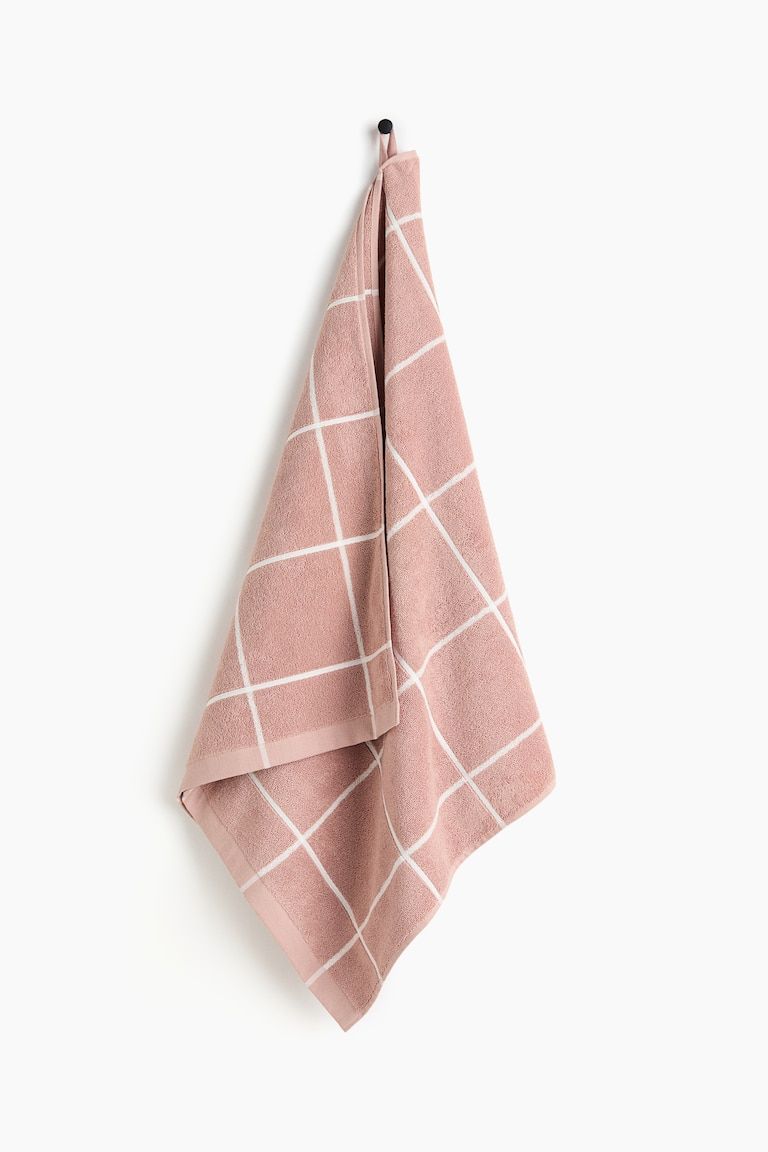 Grid-patterned bath towel