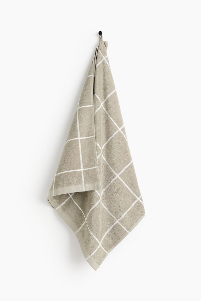 Grid-patterned bath towel