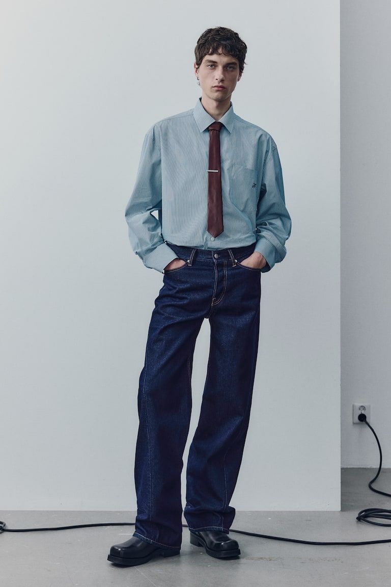 Loose-Fit Twisted Jeans