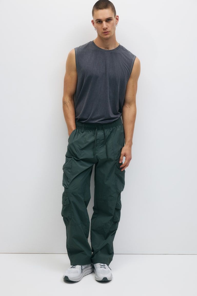Loose-Fit Water-Repellent Cargo Pants