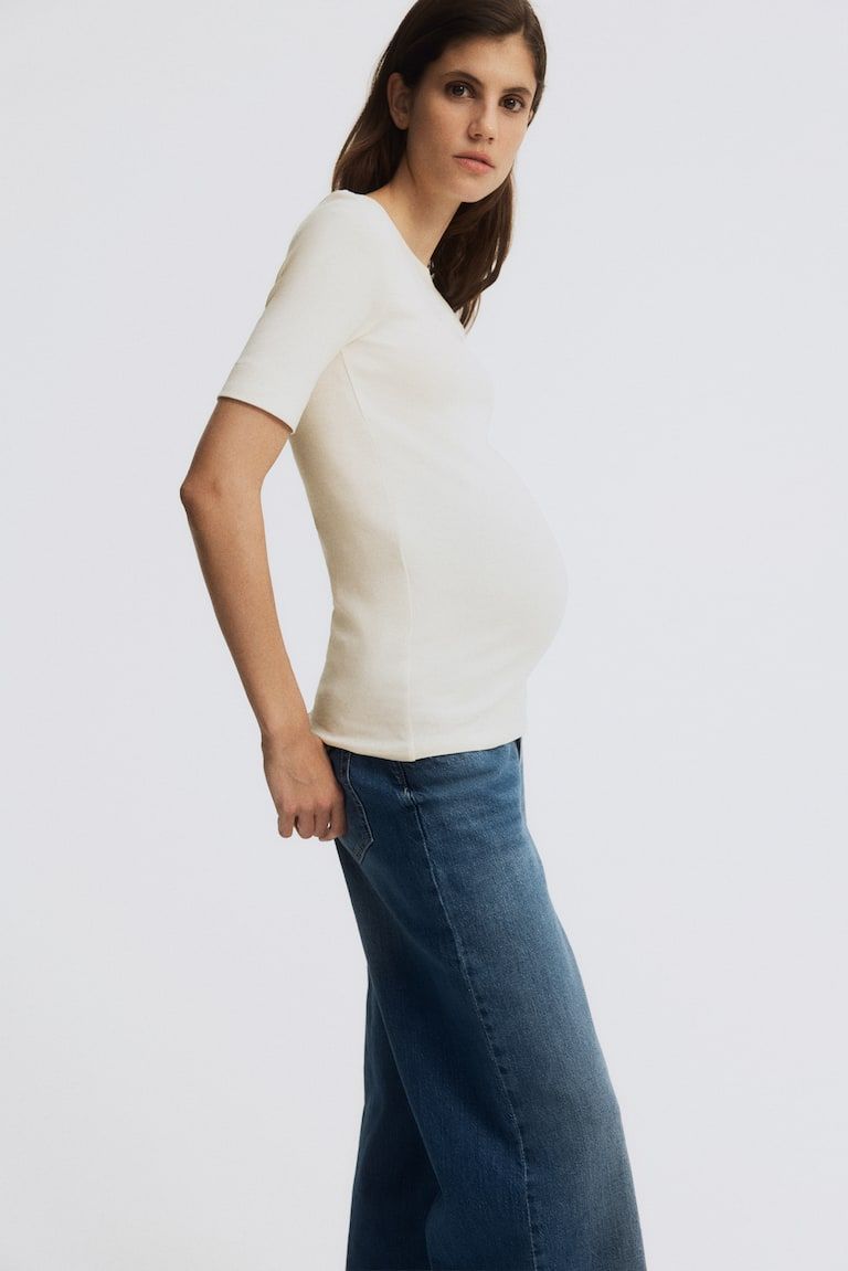 MAMA Fitted T-Shirt