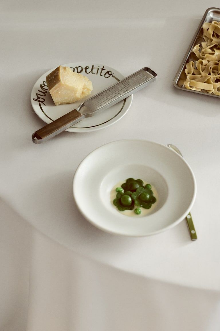 Porcelain Medium Plate with Text Motif
