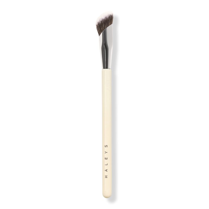 Seamless Coverage Angled Concealer Brush