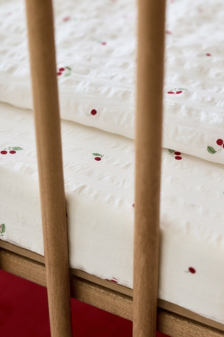 Seersucker Fitted Crib Sheet