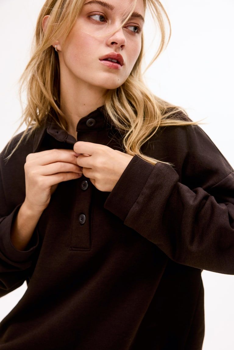 Sweatshirt with Collar