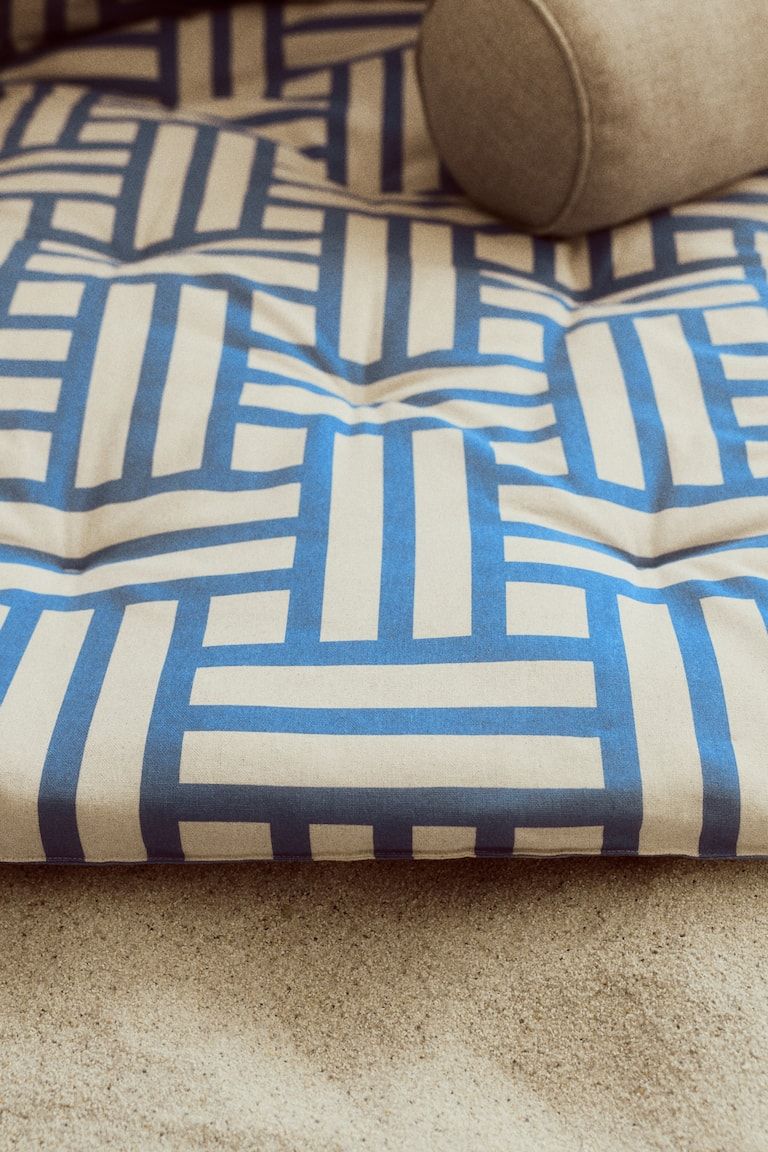 Water-Repellent Beach Mattress