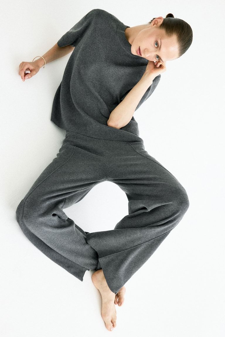 Wide-Leg Fine-Knit Pants